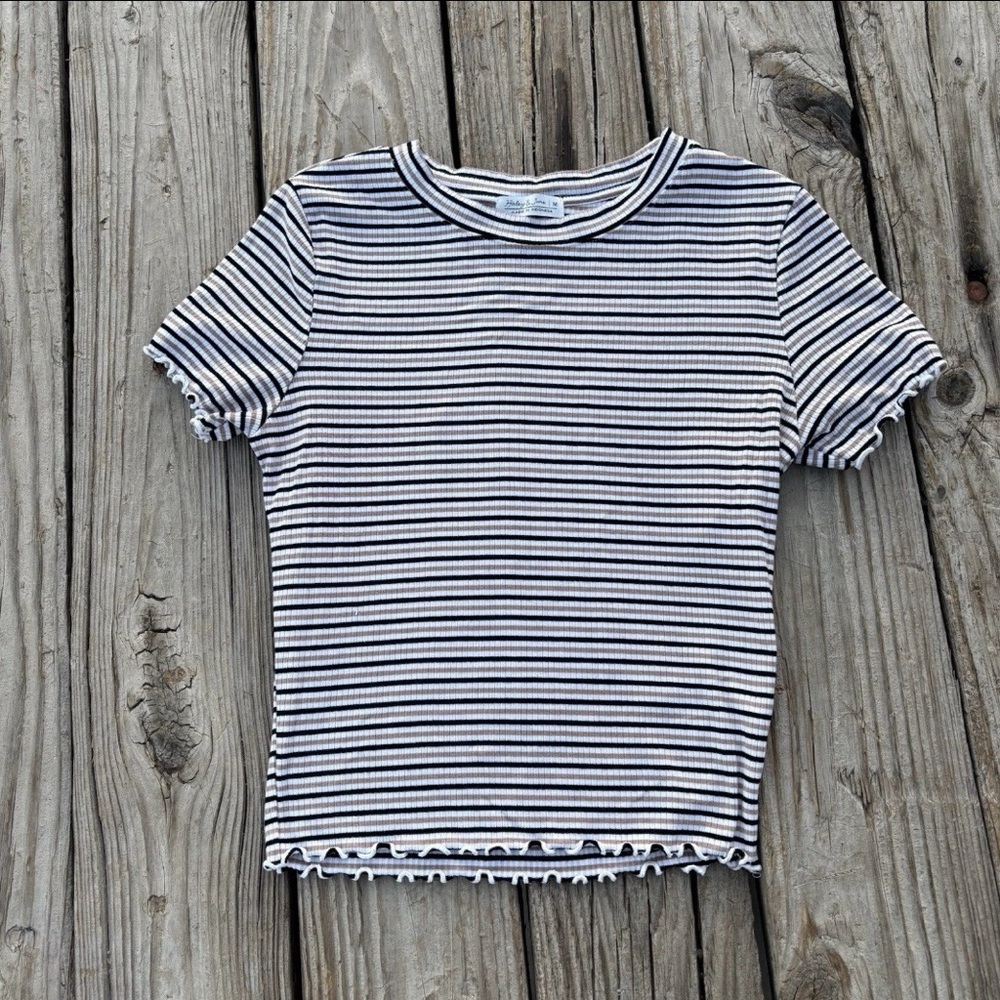 Ladies Haley & June Shirt Size M Stripped brown round neck 90s casual chic